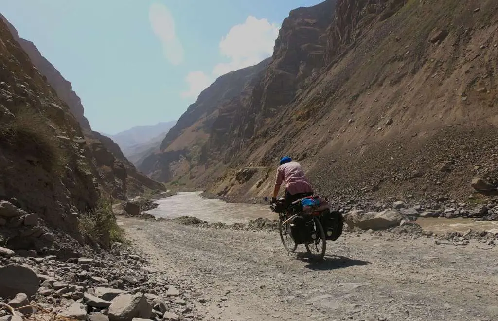 bici pamir desde atras