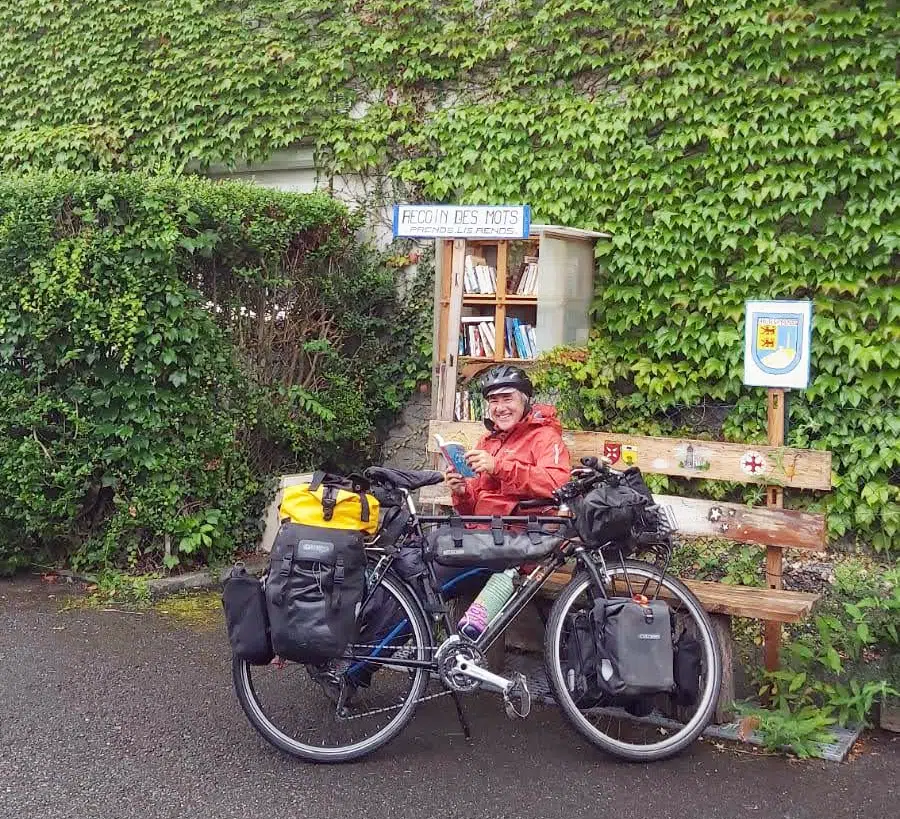 bicicleta y libreria 01