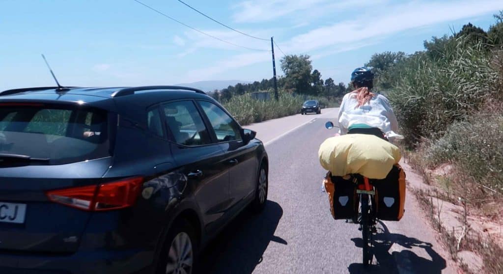 coche adelantando a lorena